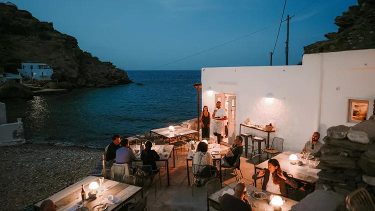 H Cantina της Σίφνου σερβίρει για ένα βράδυ στην Αθήνα