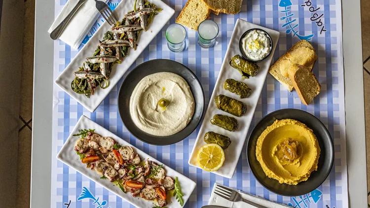 Το Λαβράκι στη Σαρωνίδα