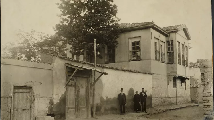 'Αντικείμενα τόποι, 1922-2022'