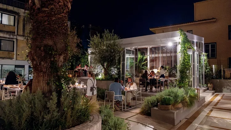 Το εστιατόριο ελληνικής κουζίνας Zohós στο ξενοδοχείο Electra Palace Athens 10