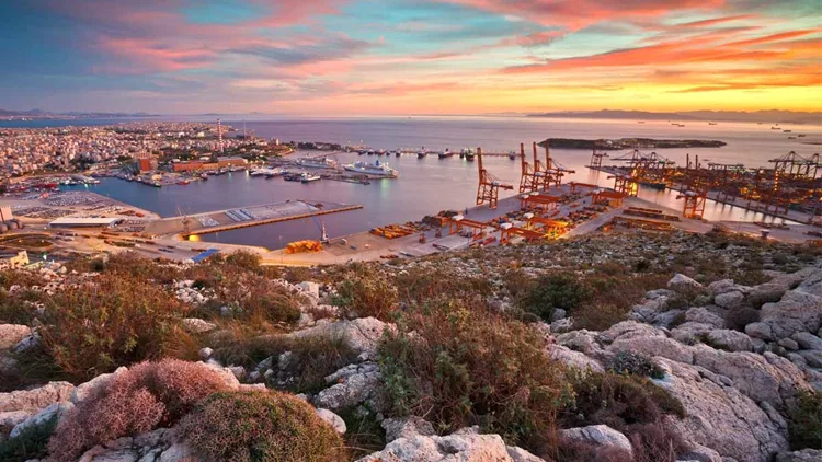 Για πρώτη φορά, οι αλάνες του Πειραιά ζωντανεύουν ξανά