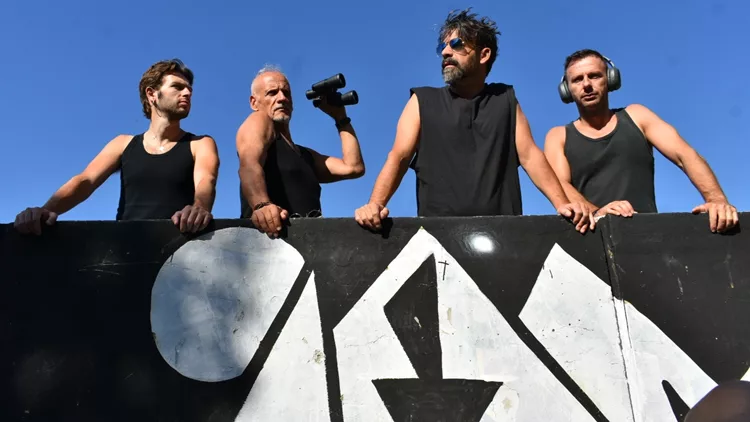 'Αυτοί που κοιτούν' παράσταση