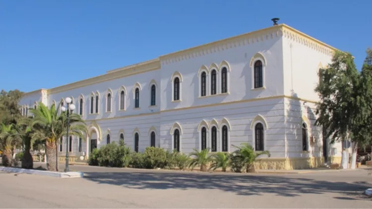 Άποψη του Ναυτικού Στρατώνα