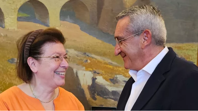 Η Υπουργός Πολιτισμού Λίνα Μενδώνη με τον Περιφερειάρχη Νοτίου Αιγαίου Γιώργο Χατζημάρκου
