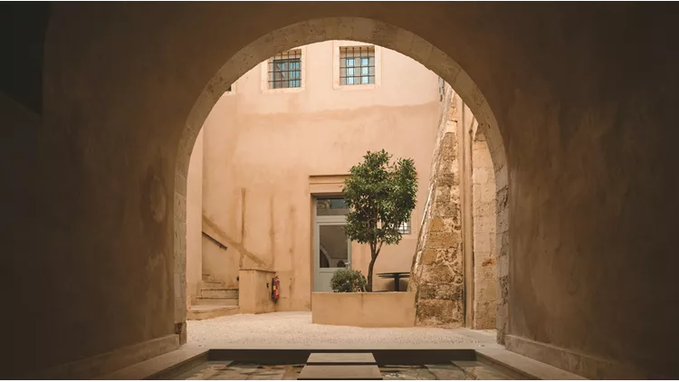 AZADE CHANIA