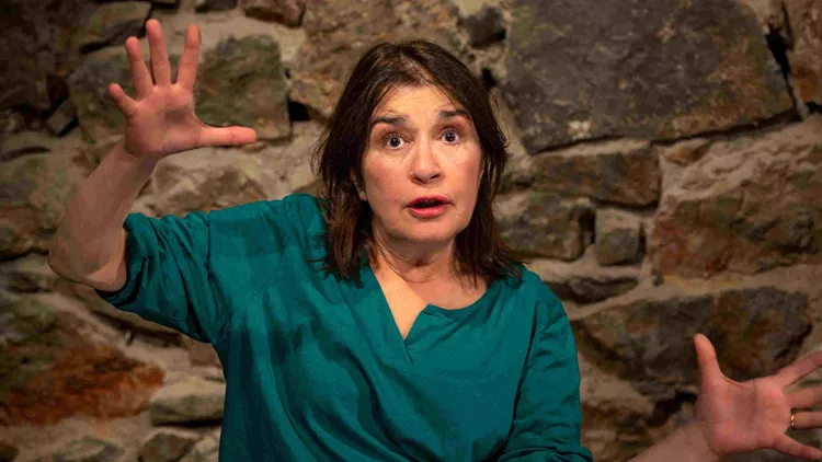 Αφηγήτρια Ταινιών