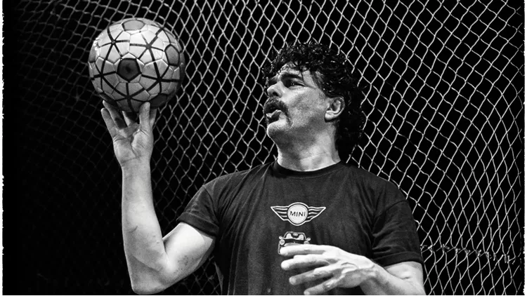 Football-Το παιχνίδι της ανθρωπότητα