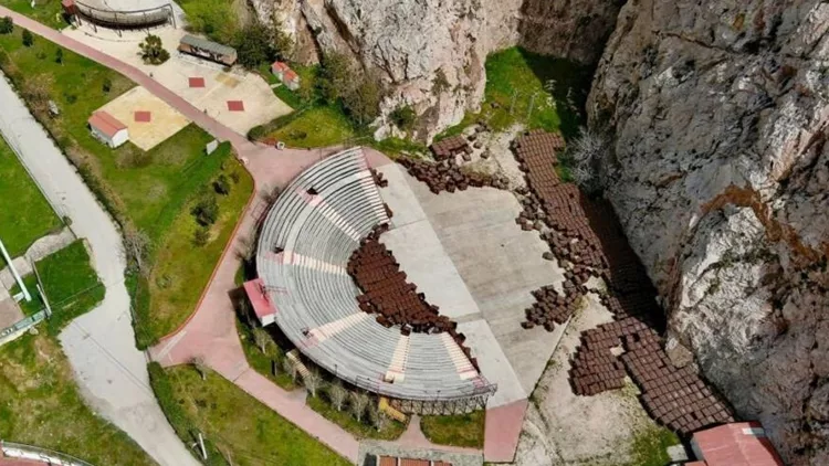 Θέατρα Βράχων
