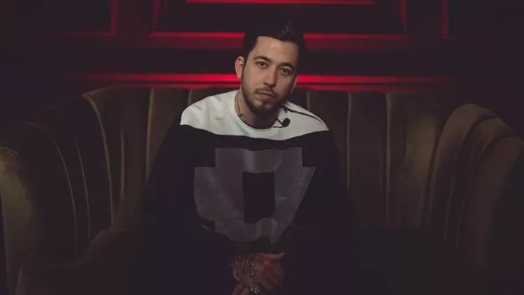 Ο Τούρκος DJ και παραγωγός Mahmut Orhan που έρχεται απόψε στην Αθήνα