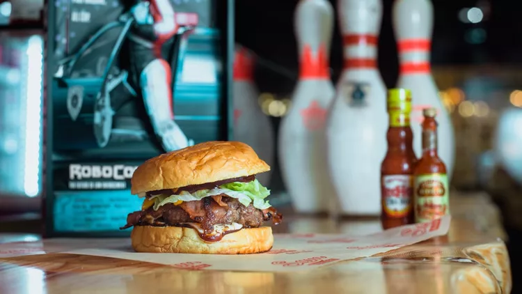 Sam Burgers στο Κουκάκι 2023