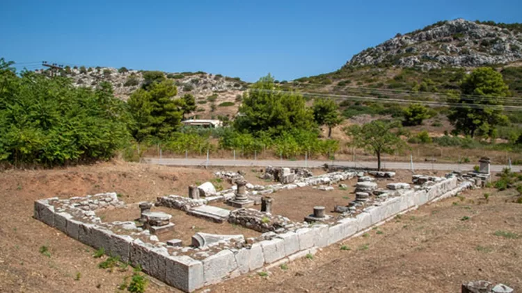 Άποψη των καταλοίπων του ναού του αρχαιολογικού χώρου της Αυλιδείας Αρτέμιδας