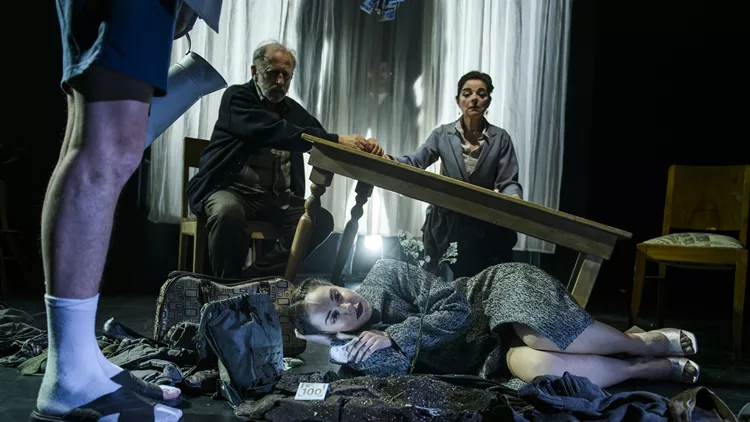 Η λέξη πρόοδος στο στόμα της μητέρας μου ηχούσε πολύ φάλτσα (Δωροπούλου)