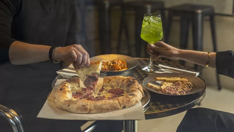 Το wine bar / σπριτζερία Méthe στον Πειραιά