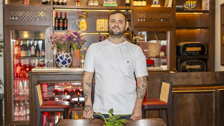 Ο σεφ Αλέξανδρος Καρακατσάνης στο Ami gastrotheque
