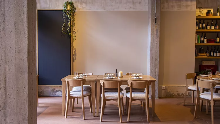 Το Jerár φιλοξενεί τον Αρτέμη Καραμολέγκο