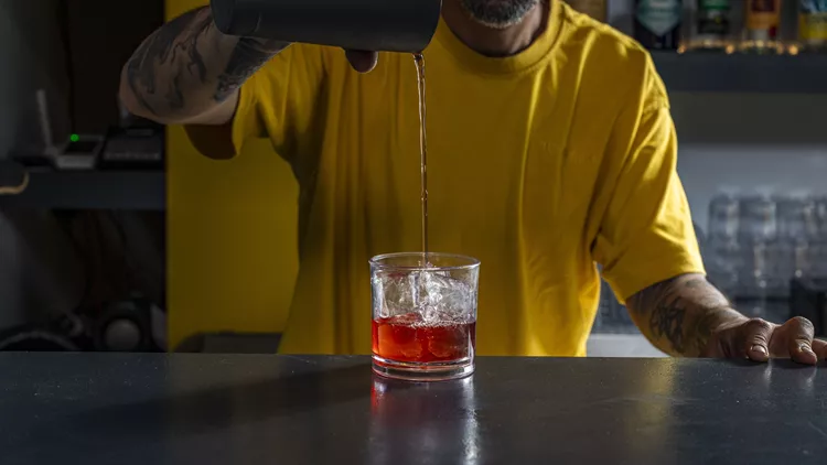 'Steez', το νέο street style bar των Εξαρχείων