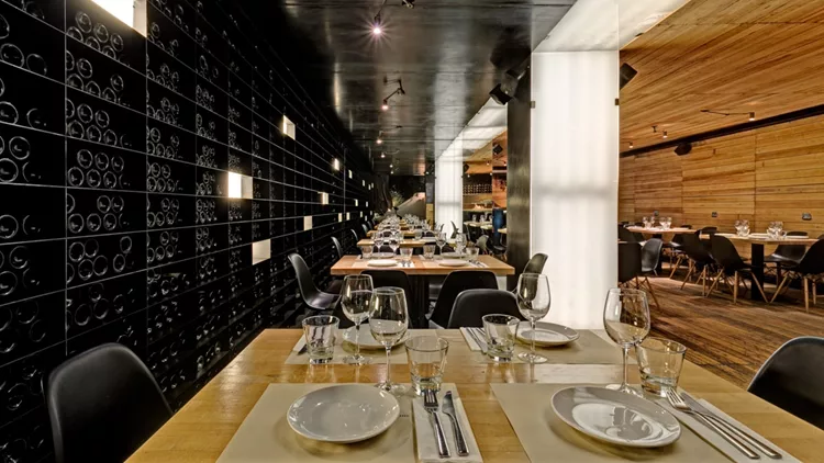Το εστιατόριο Vinoteca Athens στο Κολωνάκι