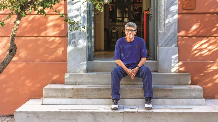 Γιάννης Μπέζος