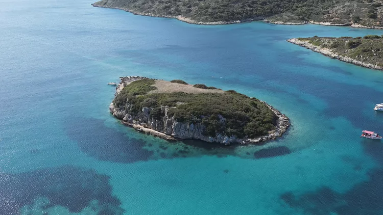 Γενική άποψη των νήσων Άγ. Πέτρος και Κυρά-Παναγιά