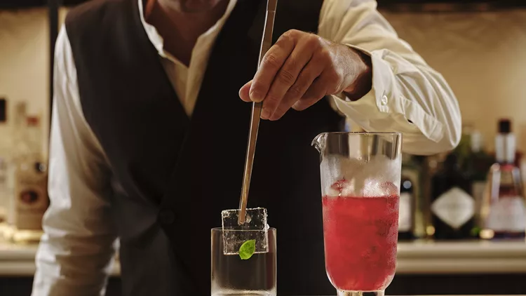 Τα νέα μπαρ της Αθήνας που άνοιξαν το 2025