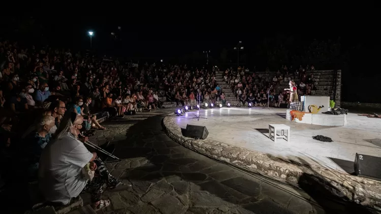 Όλη η Αθήνα μία Σκηνή