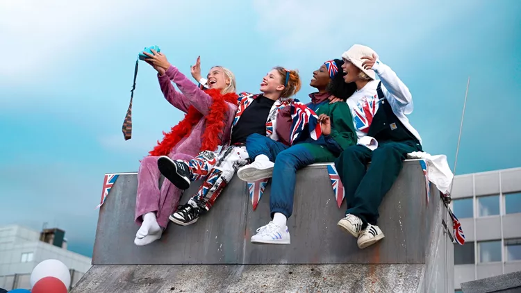 Skater Girls – Get Up
