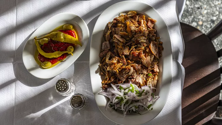 Γύρος χοιρινός στα εστιατόρια της Αθήνας