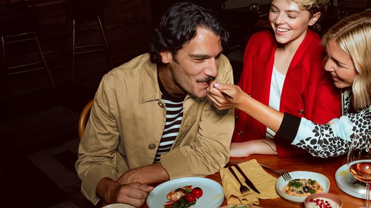Η MasterCard στρώνει τραπέζι στο Around the table 44