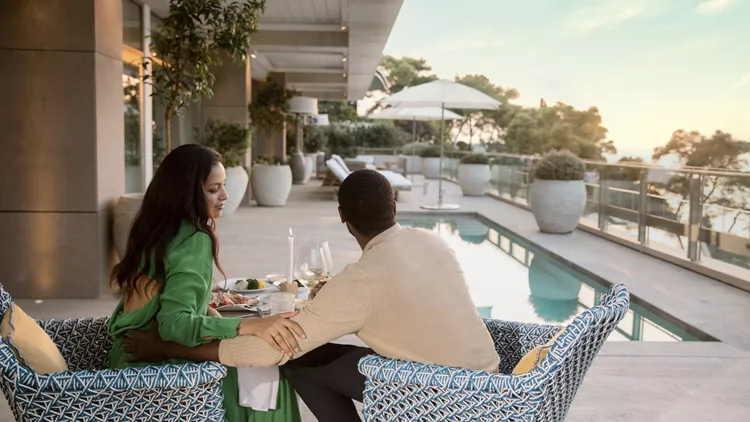 Ο Άγιος Βαλεντίνος έχει άλλη χάρη στο Four Seasons Astir Palace