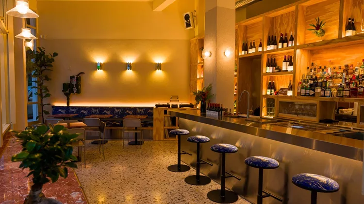 To νέο μπαρ 'Hotel Eternite' στην Κυψέλη