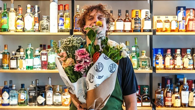 Ο Αλέξανδρος Γκικόπουλος στο Polyamorous, το concept store στην Μαυρομιχάλη, στα Εξάρχεια
