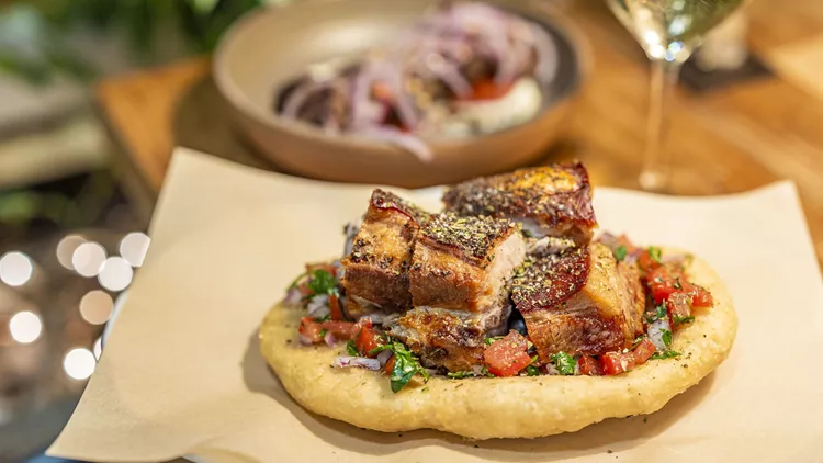 Το εστιατόριο Θάμα Μεζέ στον Χολαργό