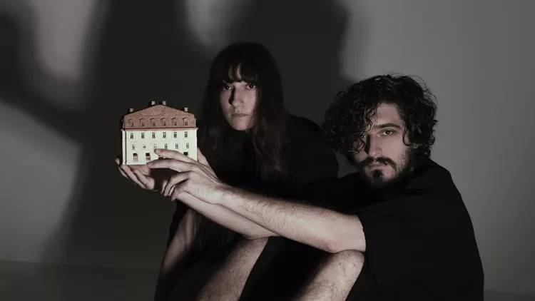 Το ξενοδοχείο Η νύχτα που πέφτει