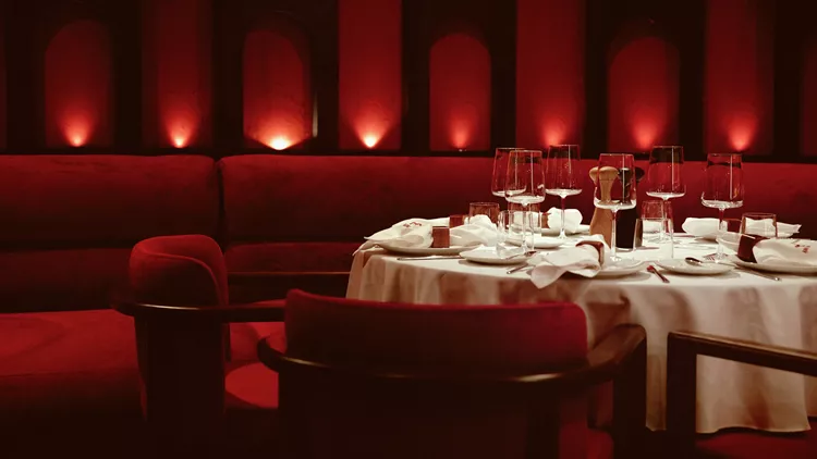 Άγιος Βαλεντίνος: Τα πιο 'ερωτικά' τραπέζια και μπάρες της Αθήνας