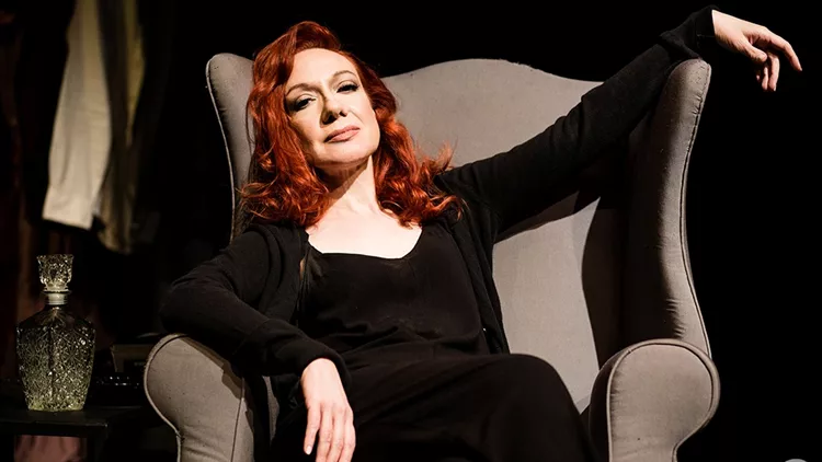 Έντα Γκάμπλερ, Τζούλη Σούμα