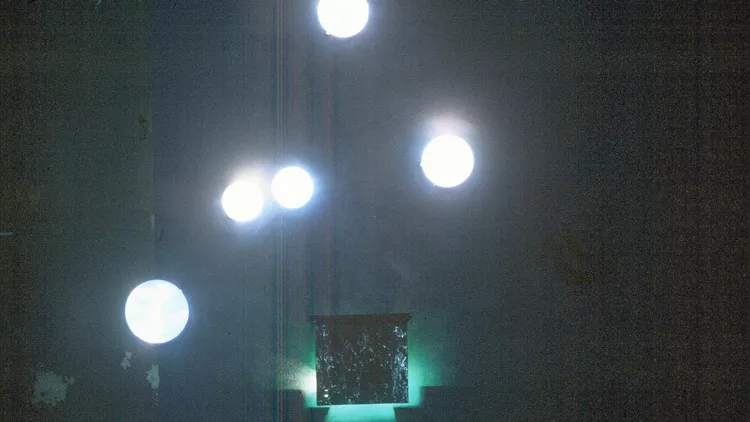 Χρήστος Τζίβελος Dispositif Lumineux, installation,