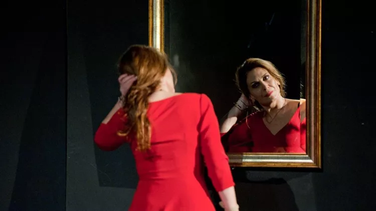 Η πόρνη από πάνω