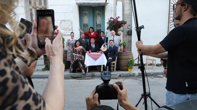 Μάλιστα Κύριε backstage
