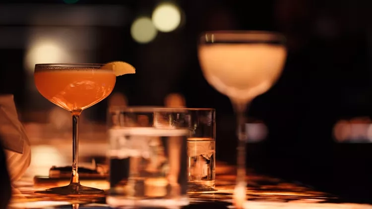 Οι 'Two Schmucks' από την Βαρκελώνη είναι οι 'Cocktail Curators' της εβδομάδας στο 'Bungalow 7'