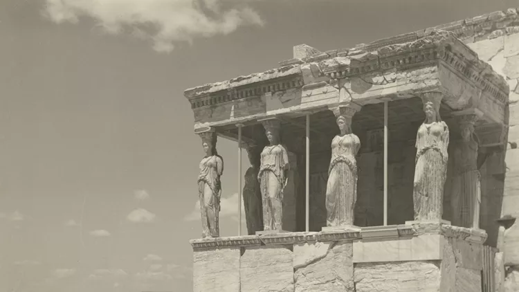 Οι Καρυάτιδες Nelly's