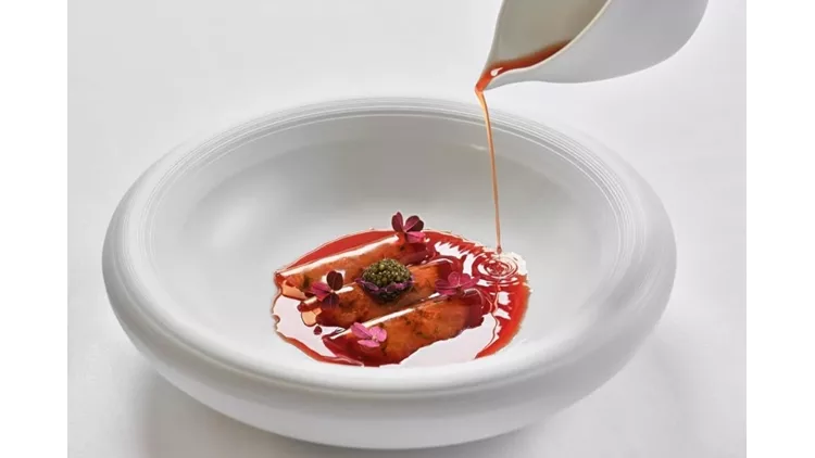 Το Πιάτο της Εβδομάδας: Γαρίδα μαρινέ με πέπλο από σμέουρα στο 'Tudor Hall'