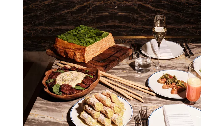 Στο 'Mercato' στρώνουν ξανά το πιο πληθωρικό τραπέζι της Αθήνας