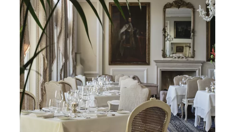 Το εστιατόριο Tudor Hall στο ξενοδοχείο King George
