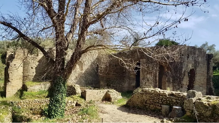 Το Οκτάγωνο οι λεγόμενες Θέρμες του Νέρωνα