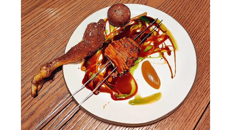 Κοντοσούβλι πετεινού στο 'Ex Machina'