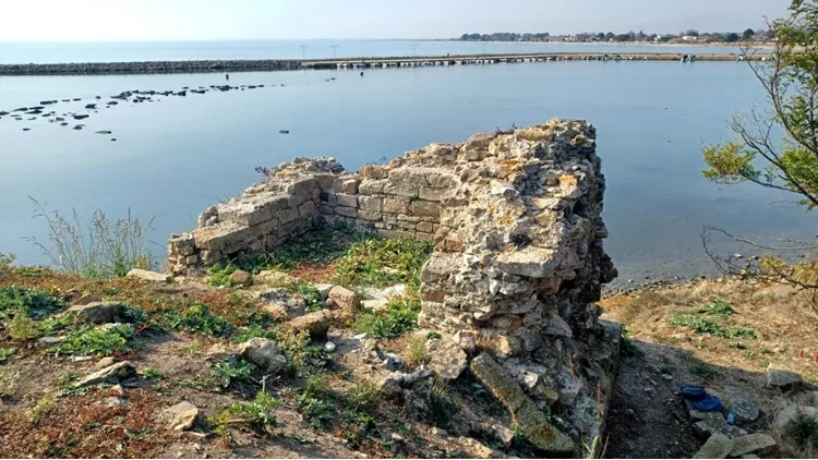 Άποψη του Πύργου Π3 στο Πολύστυλο Αβδήρων