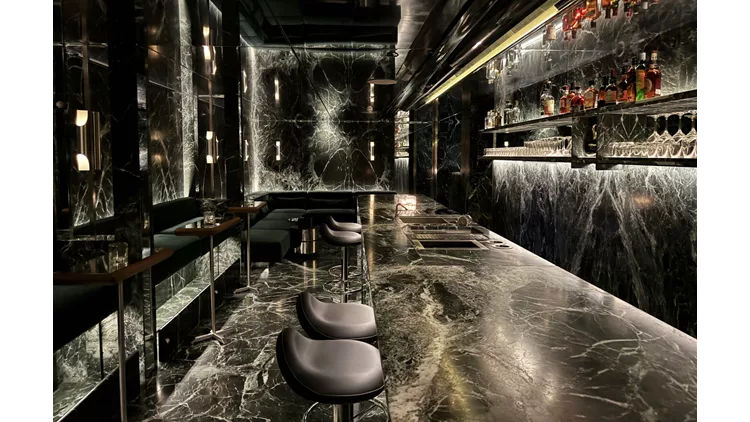 Στο ομορφότερο μπαρ της Αθήνας με τον Αλέξανδρο Χριστόπουλο