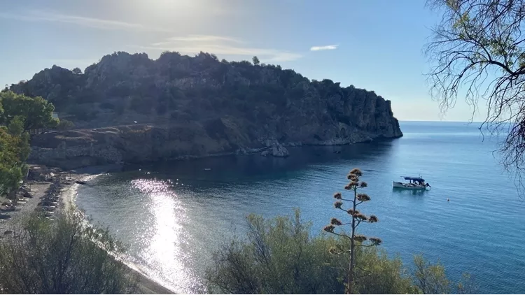 Ενάλια έρευνα Τολό -Το σημείο εξόρμησης αποτελείτο απο ένα αγκυροβολημένο σκάφος πλησίον της ανασκαφικης τομής
