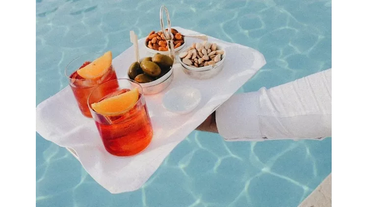 Η φάση είναι early drinks: Πίνουμε στις spritzερίες και τα aperitivo μπαρ