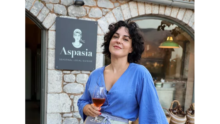 Η Σταυριανή Ζερβακάκου στο εστιατόριο Ασπασία